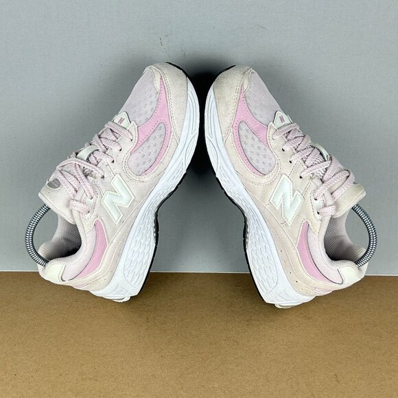 New Balance 2002R Athletic Shoes Kids 4 Pink White Low Top Lace Up Suede - Picture 6 of 10